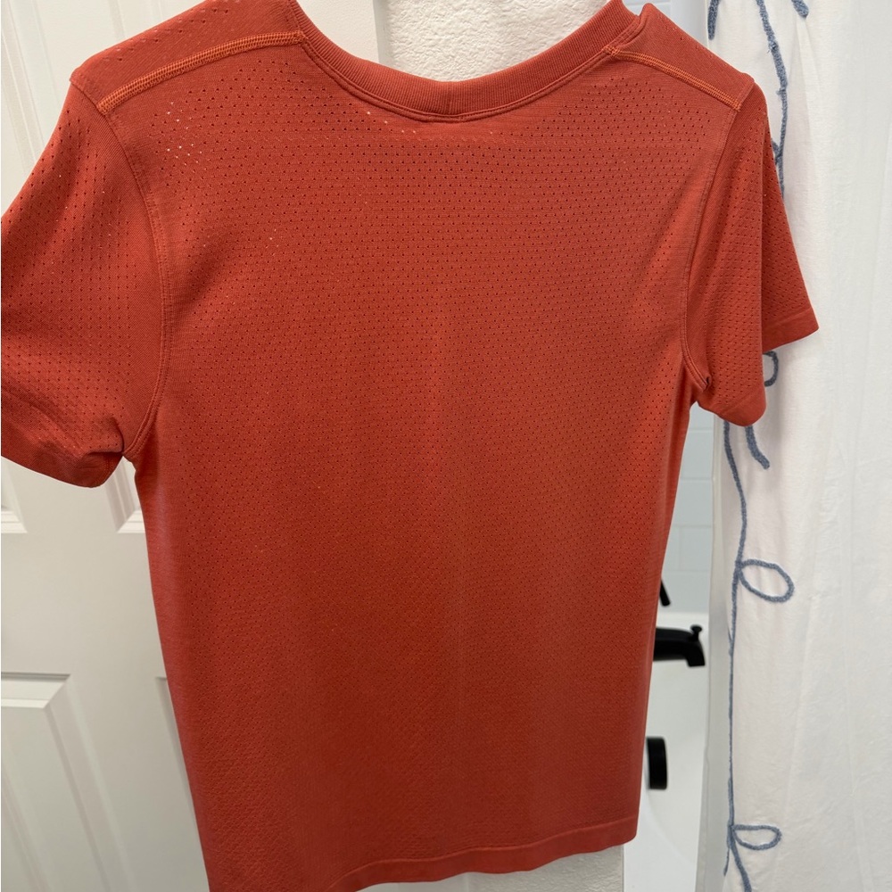 lululemon athletica Short Sleeve Top - Picture 5 of 5